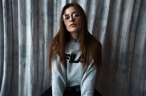 women, portrait, Fila, glasses | 2048x1356 Wallpaper - wallhaven.cc