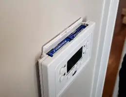 Carrier Thermostat Blank Screen [5 Causes & Solution]