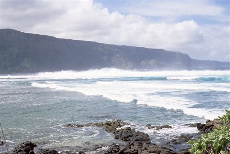 Kalaupapa cliffs, Molokai, Hawaii 1980 | QUT Digital Collections