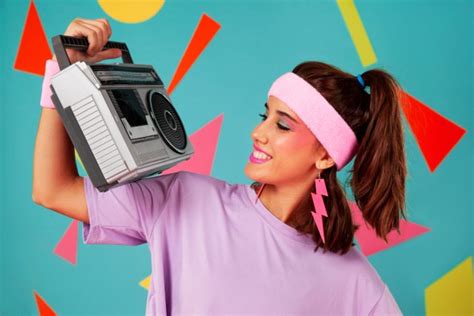 How To Rock A Sexy 80s Outfit For A Night Out | 7Hits