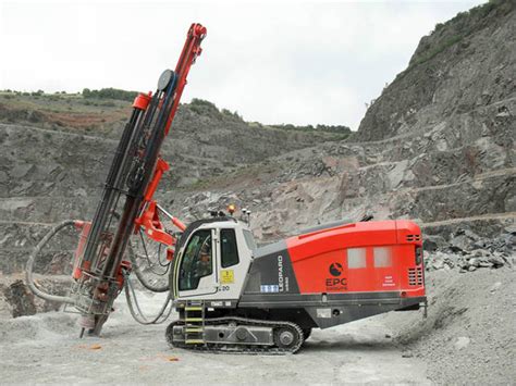 World leading drill and blast specialist puts new Sandvik drill rig to the fore