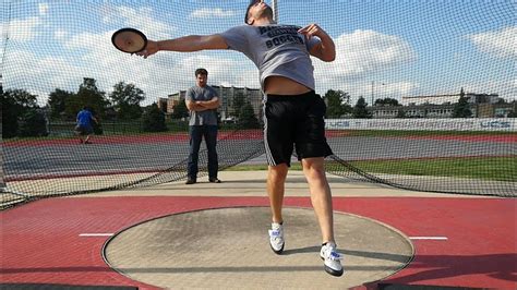 Discus Throw - YouTube