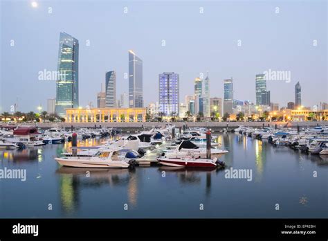 Kuwait city skyline hi-res stock photography and images - Alamy