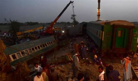 Toll rises from deadly Pakistan train crash as rescuers comb through ...