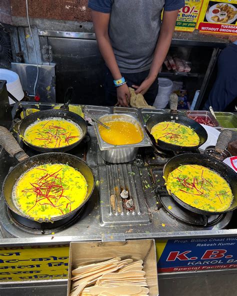 18 Years Old Moonglet Master Making Moonglet at KB Chaat | Delhi Street Food | Delhi, street ...