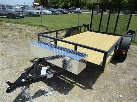 I really love the look of this aluminum storage box on this trailer. I like how it would make a ...