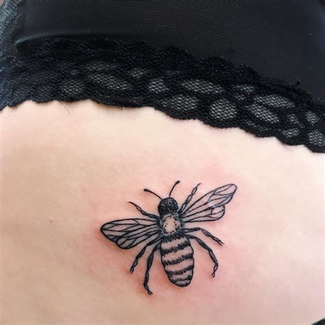 Honey bee tattoo done by Donna at Deluxe Tattoo in Chicago : tattoos