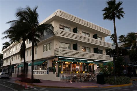 South Beach’s News Cafe Reopens in Miami, Beach - Eater Miami