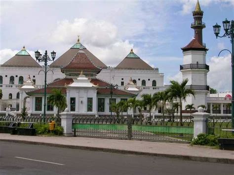 Welcome to my pleasuredome: Masjid Agung Palembang