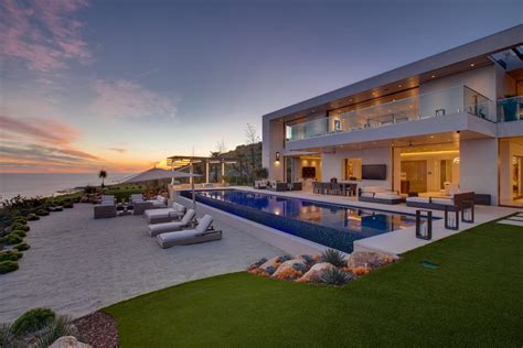 Home Tour: Malibu Mansion Overlooking "Billionaire's Beach"