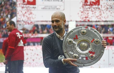 Bayern Munich players drench Pep Guardiola in beer after winning German Bundesliga (photos)