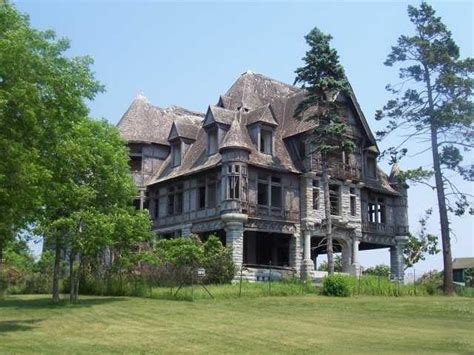 Long-Abandoned 1894 Wyckoff Villa Finally Sells for $300K