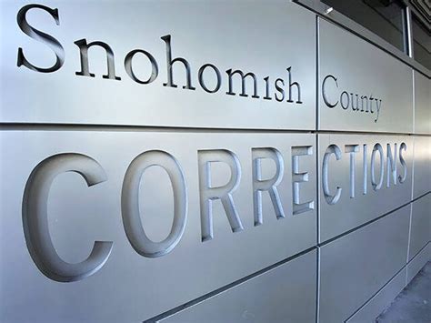 Man, 38, identified after death at Snohomish County Jail | HeraldNet.com