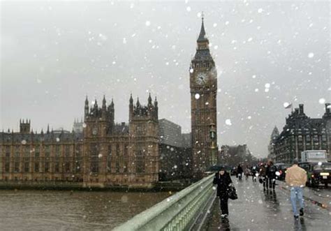 Snow falls on London as the big freeze hits the capital | London Evening Standard | Evening Standard