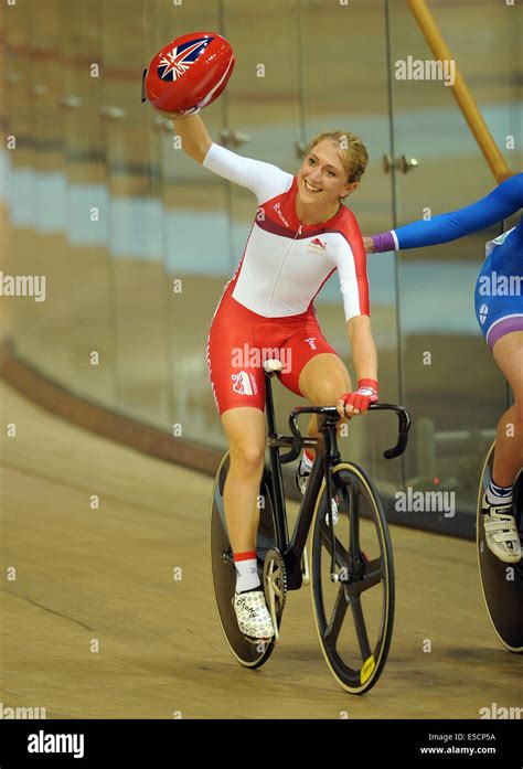 LAURA TROTT CYCLING WOMEN'S 25KM POINTS R SIR CHRIS HOY VELODROME Stock ...