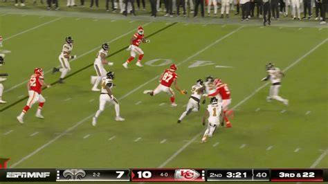 Travis Kelce nailed a perfect lateral pass during Chiefs’ third-and 22