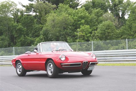 Picking the best version of the Alfa Romeo Spider | Articles | Classic Motorsports