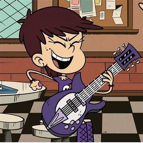 Foto luna saat bermain gitar untuk hati ulang tahunnya @theloudhousefan ...