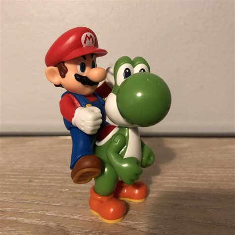 Mario riding Yoshi : r/WorldOfNintendo