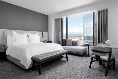 FOUR SEASONS HOTEL DENVER - 233 Photos & 205 Reviews - Hotels - 1111 ...