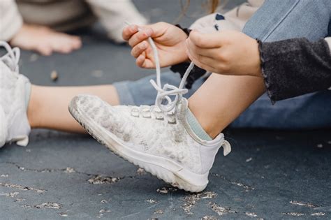 Nettoyer des chaussures blanches : 10 idées efficaces avec produits maison