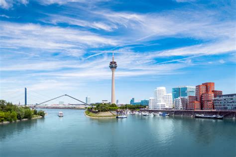 4.000+ Fotos, Bilder und lizenzfreie Bilder zu Düsseldorf Skyline - iStock