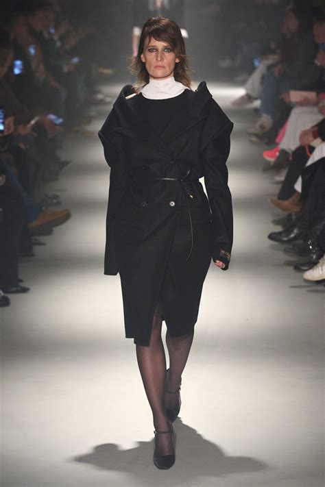 No. 21 Fall 2023 Ready-to-Wear Fashion Show | Vogue