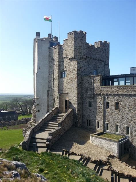 Roch Castle, Pembrokeshire | Pembrokeshire, Pembrokeshire coast, Castle