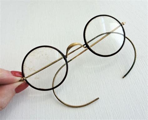 10 Most Valuable Antique Eyeglasses: Identification and Valuation