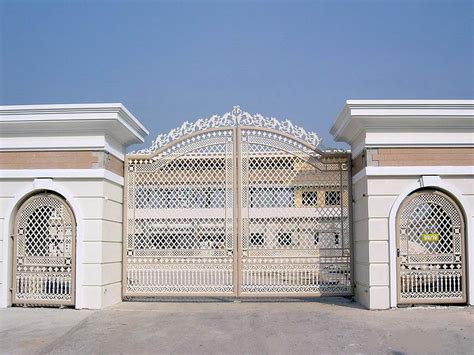 Design Of The Gate At The Mansion