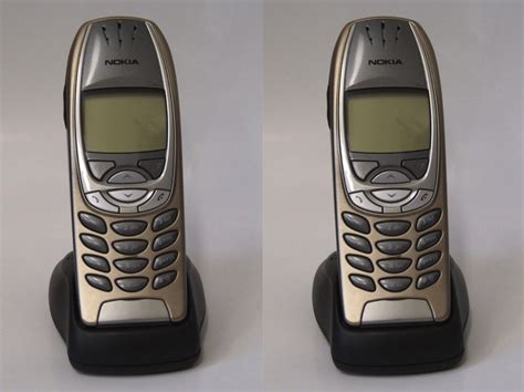 5 "dumb" phones that are much better than the smartphones we have today