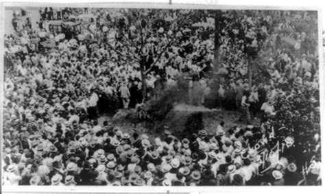 Large crowd departing from the lynching of Jesse Washington, in Waco,... | Download Scientific ...