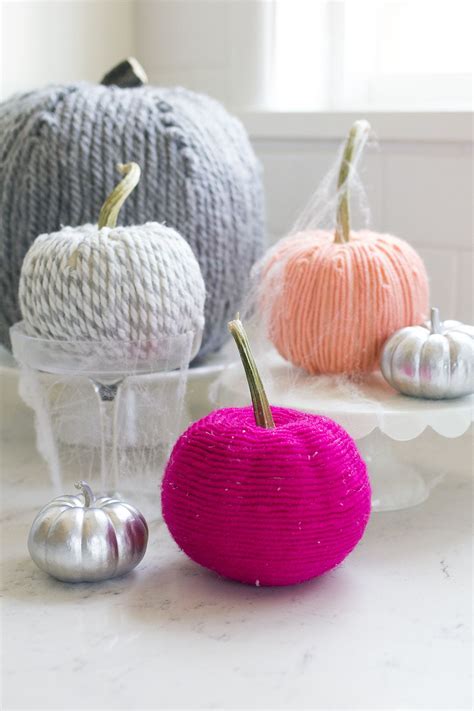 15 Amazing Yarn Halloween Crafts That Are Absolutely Adorable - Decorpion