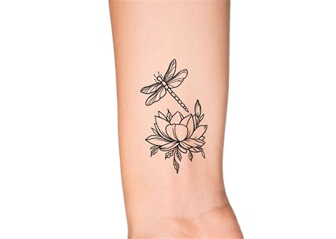 Discover 76+ lotus flower outline tattoo best - in.coedo.com.vn