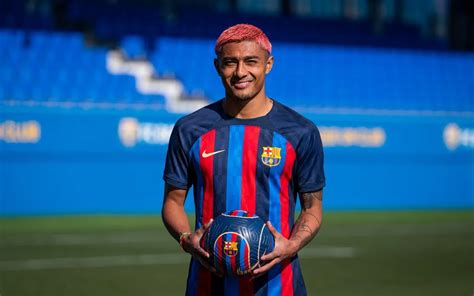 Official: Barcelona sign Julian Araujo from LA Galaxy | Barca Universal