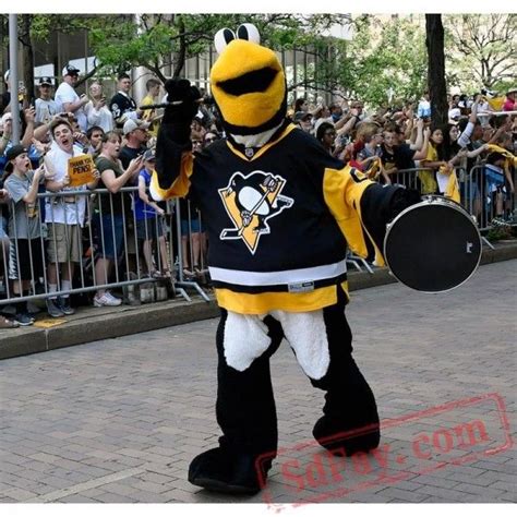 Pittsburgh Penguins mascot Iceburgh | Pittsburgh penguins, Mascot ...