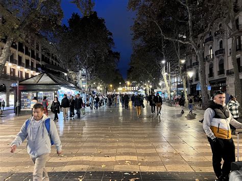 Barcelona Walking Tour: Best Secrets of the Gothic Quarter - Electric ...