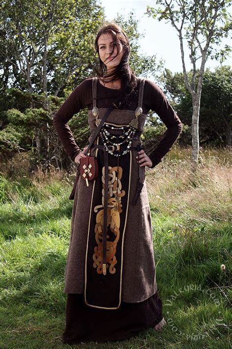 Valkyrja | garb | Pinterest | Vikingar, Medeltidskläder och Kläder