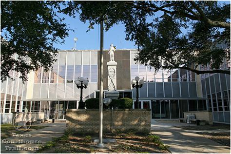 Kaufman County Courthouse - Kaufman, Texas - Photograph Page 1