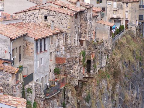 Castellfollit de la Roca: Spain's Medieval Basalt Cliff Town - Unusual Places