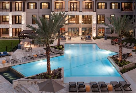 Houston Apartments’ Resort-Style Pools Make A Splash - Taylor Johnson