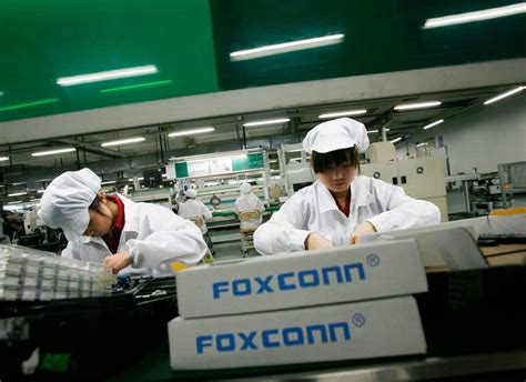 Foxconn Resolves a Dispute With Some Workers in China - The New York Times