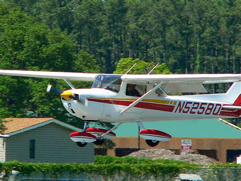 Cessna 150 Landing | Cessna 150 Landing at Dare County Munic… | Flickr