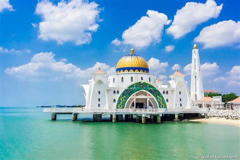 MALACCA STRAITS MOSQUE | Strait of malacca, Mosque, Taj mahal