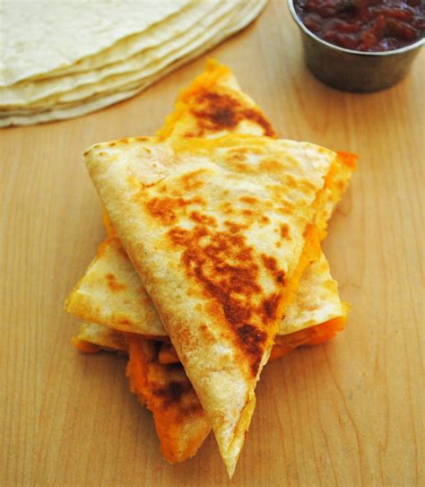 Cheese Quesadilla - How to Make Cheese Quesadilla - Recipe Treasure