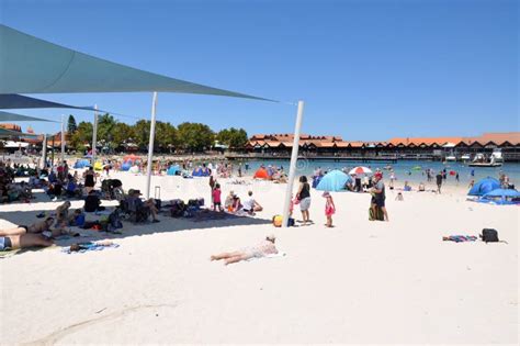 Beach Break at Hillarys Boat Harbour Editorial Photography - Image of outdoor, people: 69711567