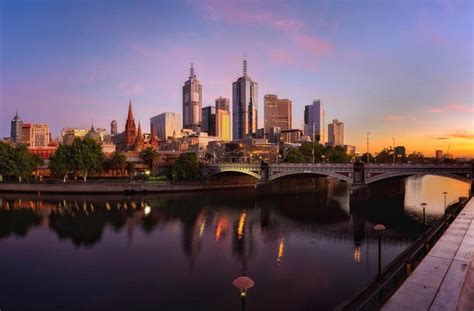 Melbourne city skyline at dawn. 🌻 For more great pins go to ...