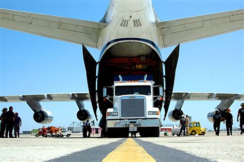 Antonov An-124 Ruslan, pictures, technical data, history - Barrie ...