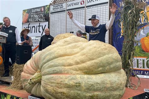 Giant pumpkin weighing 2,560 pounds sets U.S. record - The Washington Post