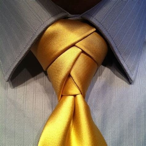 Eldredge Tie Knot - How to Tie a Eldredge Necktie Knot | Gentlemint